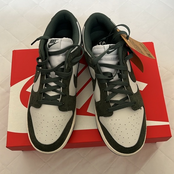 NWT Women’s Nike Dunk Low Green and White Sneakers - Picture 2 of 14